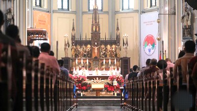 Kenaikan Yesus Kristus di Gereja Katedral HKY Surabaya Diikuti 10 Ribu Umat. 