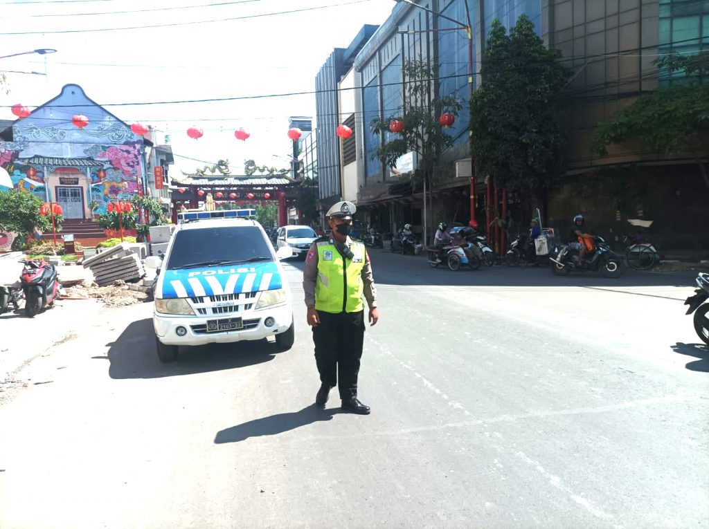 Anggota Polsek Pabean Cantian Saat melakukan Patroli. 