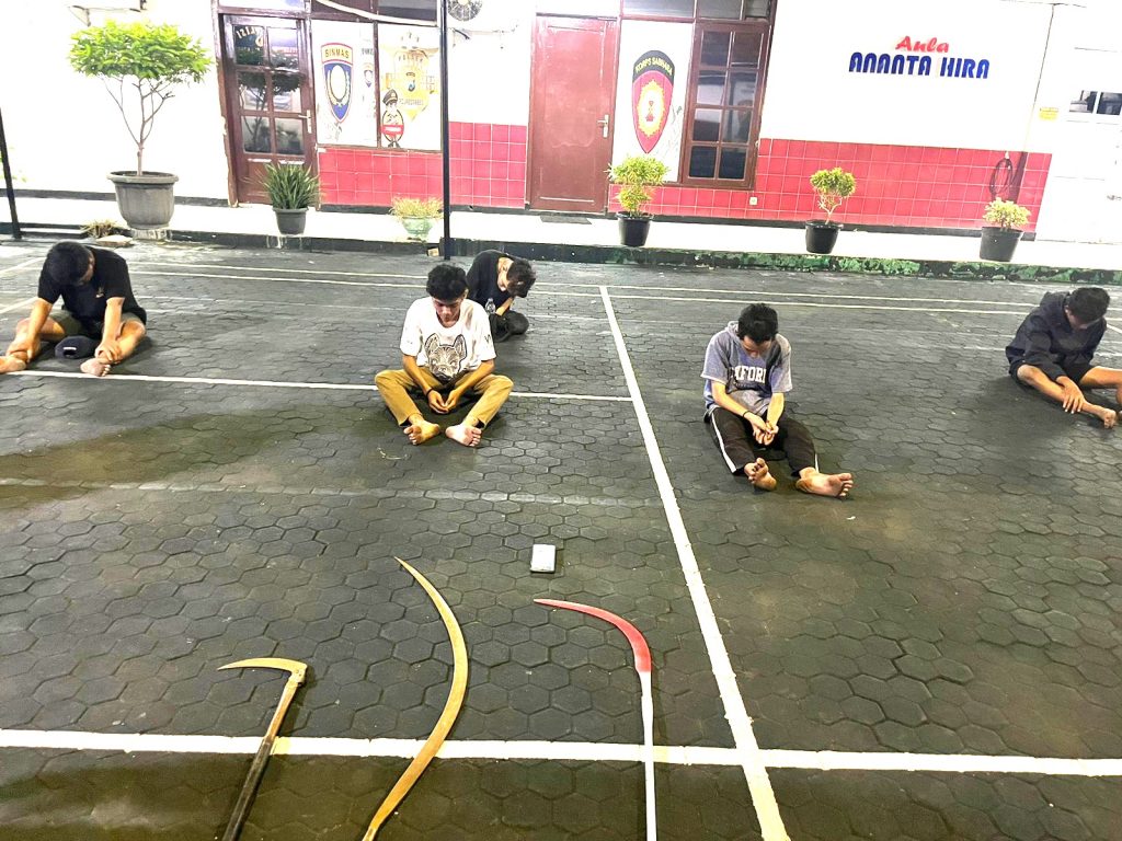 5 Remaja Ala Gangster Besajam di Amankan Patroli Perintis Polrestabes Surabaya