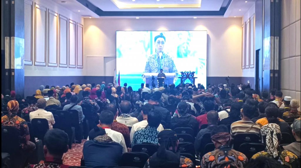 Syamsuddin Baharuddin Ketua umun IJABI saat melangsungkan kegiatan di Hotel Suites Surabaya (foto:samsul). 