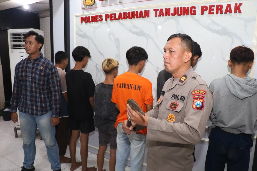 Jatanras Polres Tanjung Perak Menangkap 6 Komplotan Gangster Hendak Tawuran