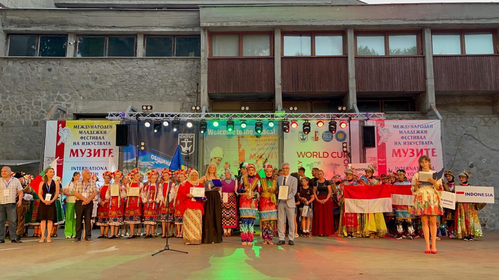 Bawakan Cerita Tsunami Aceh, SMA Labschool Kebayoran Juara Umum International Youth Festival of Music 