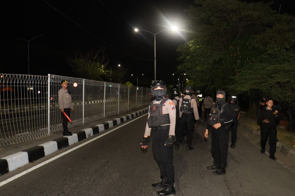 Cegah Kejahatan Malam, Polres Tanjung Perak Gelar Patroli Skala Besar