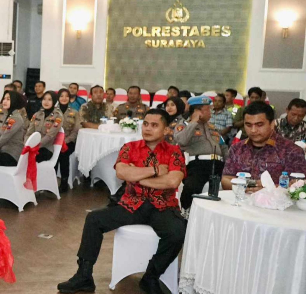 Polrestabes Surabaya Gelar Nobar Wayang Kulit