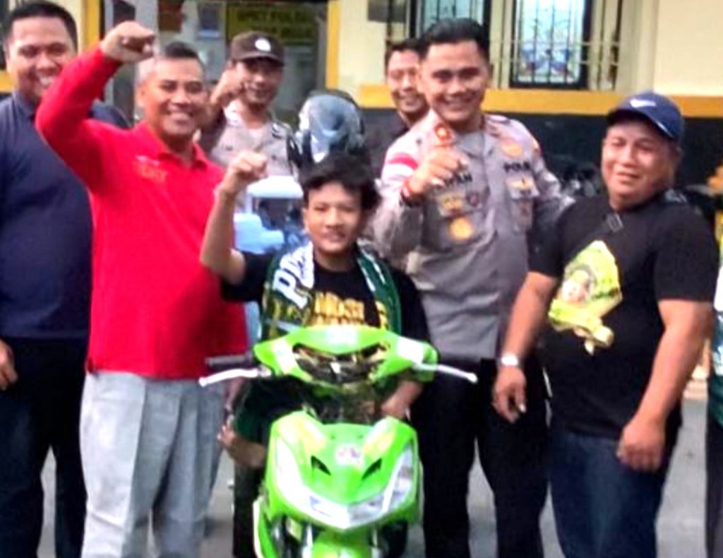 Senyum Sumringah Maulana Risky Disabilitas Terima Motor Dari Polisi