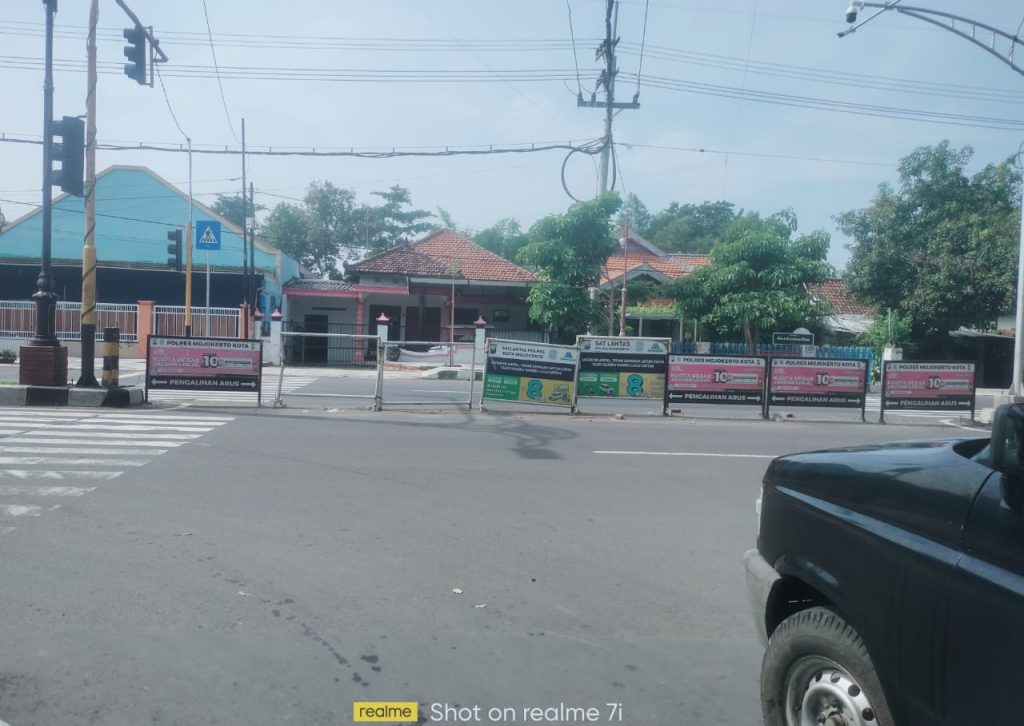 Pagar Lantas Di Randu Gedhe Empu Nala Dikeluhkan Penguna Jalan & Pengantar Jenazah