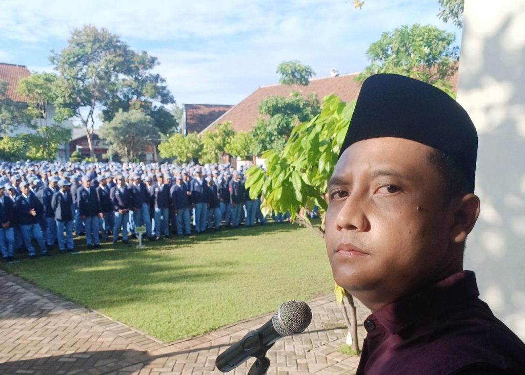 Jayak Mardiansyah, Dari Alumni Jadi Pembina Upacara di SMKN 1 Kota Mojokerto