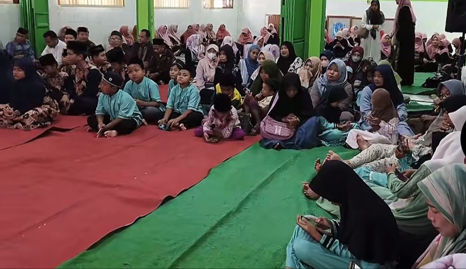 Peduli Anak Yatim, SMKN 1 Jatirejo Kabupaten Mojokerto Berbagi dan Berbuka Bersama Anak Yatim