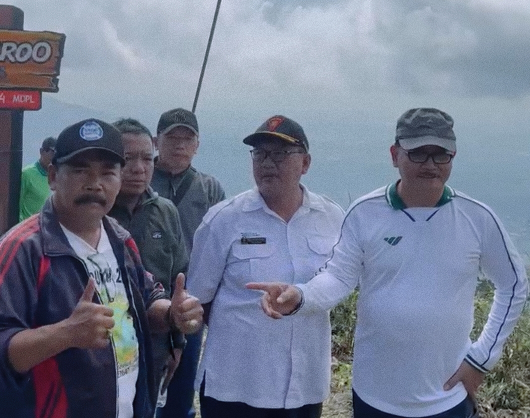 Anang Ashanty Tanam Sukun di Desa Trawas, Kadishut Jatim Survey Paralayang Desa Trawas